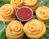 A picture of step 8 of Rose Pumpkin Steamed Buns.