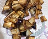 Foto del passaggio 4 della ricetta Pasta alla norma, la ricetta catanese con ricotta e melanzane