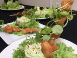 Mousse de palta sobre fondos de alcachofa