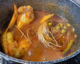 Foto del paso 3 de la receta: Guiso con fideos de arroz y alitas de pollo
