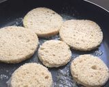 A picture of step 1 of Spinach corn toast.