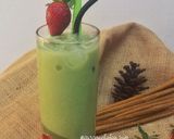 Foto langkah ke 3 dari resep Strawberry Matcha Ice.