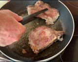 Foto del paso 1 de la receta: Chuleta de cerdo, salsa de mostaza y encurtidos