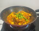 Foto langkah ke 4 dari resep Sambal goreng Kentang Ati Ampela dan Pete.