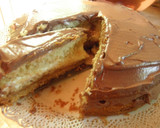 Foto del paso 4 de la receta: Torta rellena con dulce de leche, crema chantilly y cubierta de mousse