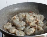 Foto langkah ke 3 dari resep Udang Goreng Bawang Putih.