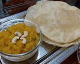 A picture of step 4 of Allu ki bhaji with pori.