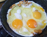 Foto del paso 10 de la receta: Huevos con arroz blanco, chistorra y panceta😋