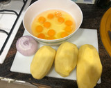 Foto del paso 1 de la receta: Tortilla de patata con cebolla