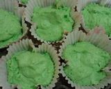 Foto langkah ke 5 dari resep Cupcake pandan 5 bahan.