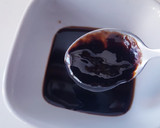 Foto del paso 3 de la receta: Calamar grillado con mixtura de lechugas y reducción balsámica