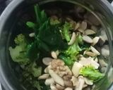 A picture of step 1 of Broccoli Spinach Sauce Pasta.