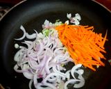 A picture of step 5 of Egg hakka noodles.