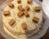A picture of step 6 of White chocolate and fudge cake.