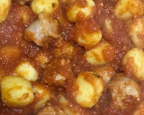 Foto del paso 6 de la receta: Gnocchi con salsa de tomate y salchichas frescas, para peques