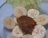 Foto del paso 3 de la receta: Frutillas con banana y crema rosa