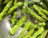 Foto del passaggio 2 della ricetta Risotto agli asparagi