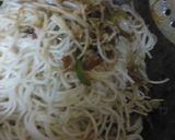 देसी फ्लेवर हक्का नूडल्स (desi flavour Hakka noodles recipe in Hindi) रेसिपी चरण 5 फोटो