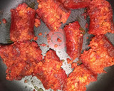 Foto del paso 3 de la receta: Longaniza en salsa con nopales