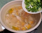 Foto langkah ke 5 dari resep Sup Ayam Labu Kuning.