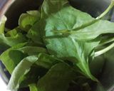 A picture of step 1 of Spinach roll in cheese sauce.