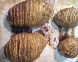 Foto del paso 6 de la receta: Papas hasselback y albóndigas con salsa a la portuguesa