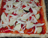 Foto del paso 3 de la receta: Pizza con los bordes rellenos de sobrasada 😋