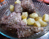 Foto del paso 4 de la receta: Jarrete de cordero con patatas al horno