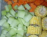 Foto langkah ke 1 dari resep Bening Labu Wortel Jagung.