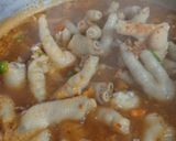 รูปขั้นตอนการทำที่ 2 ของ แกงป่าตีนไก่ใส่หมูเด้ง