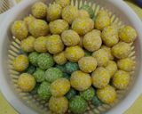 Foto langkah ke 4 dari resep Kue keciput warna warni.
