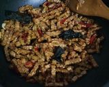 Foto langkah ke 5 dari resep Kering Tempe Pedas Manis.