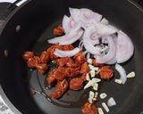 Foto del paso 1 de la receta: Patatas confitadas con chorizo y huevo frito