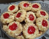 Foto langkah ke 6 dari resep Strawberry Thumbprint Cookies.