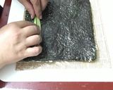 Foto del paso 22 de la receta: Norimaky (rollo con el alga cubriéndolo) y uramaky (con el alga por dentro) - Sushi