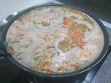 Paella con verduras y pollo