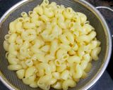 A picture of step 1 of White Sauce Cheesy Pasta.