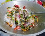 Foto langkah ke 6 dari resep Bihun Goreng Sayur Petai.