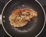 Foto del paso 3 de la receta: Atún rojo a la plancha con ajo y perejil