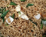 Foto langkah ke 6 dari resep Mie Goreng Prasmanan.
