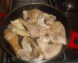 Foto del paso 1 de la receta: Pollo a la portuguesa con papas españolas 