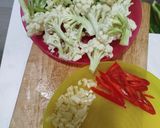 Foto langkah ke 2 dari resep Tumis Ayam kembang kol.