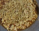 Foto langkah ke 7 dari resep Indomie Goreng Nyemek.