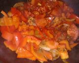 Foto del paso 2 de la receta: Huevos rancheros con salchichas