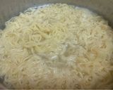A picture of step 2 of Malaysian style Mie goreng.