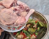 Foto langkah ke 4 dari resep Garang Asem Bumbu Iris Cemplang-Cemplung.