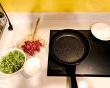Hình bước làm 2 của món Bò xào hoa thiên lý