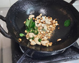 தேங்காய் நட்ஸ் சாதம் (Thenkai nuts satham recipe in tamil) ரெசிபி ஸ்டேப் 2 புகைப்படம்