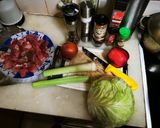 Φωτογραφία βήματος 1 της συνταγής Χοιρινή τηγανιά με πράσο, λάχανο, μήλο, κεφαλοτύρι