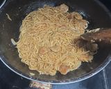 Foto langkah ke 3 dari resep Mie goreng s🥚elaria.